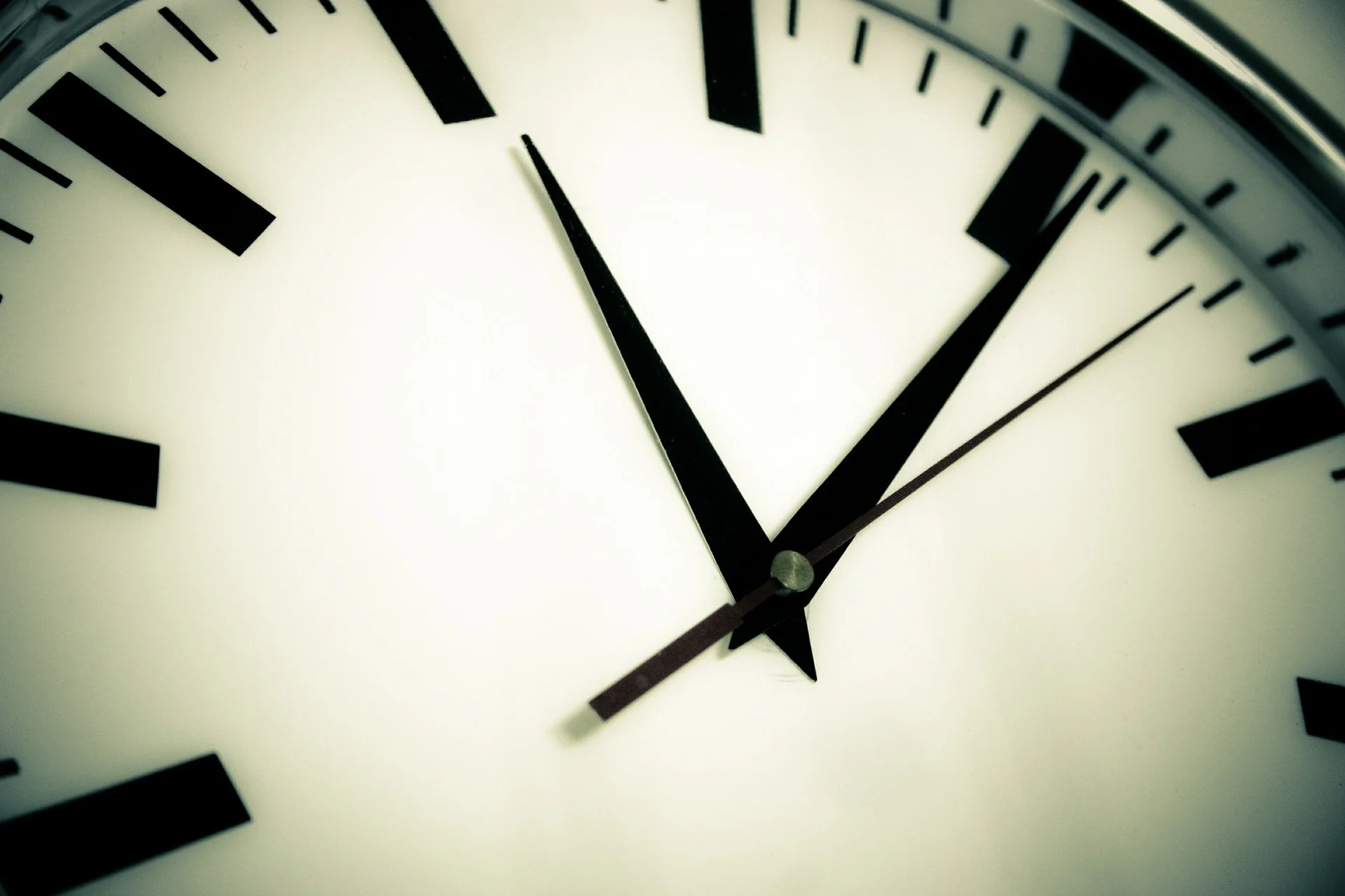 clock-594178_1920.jpg