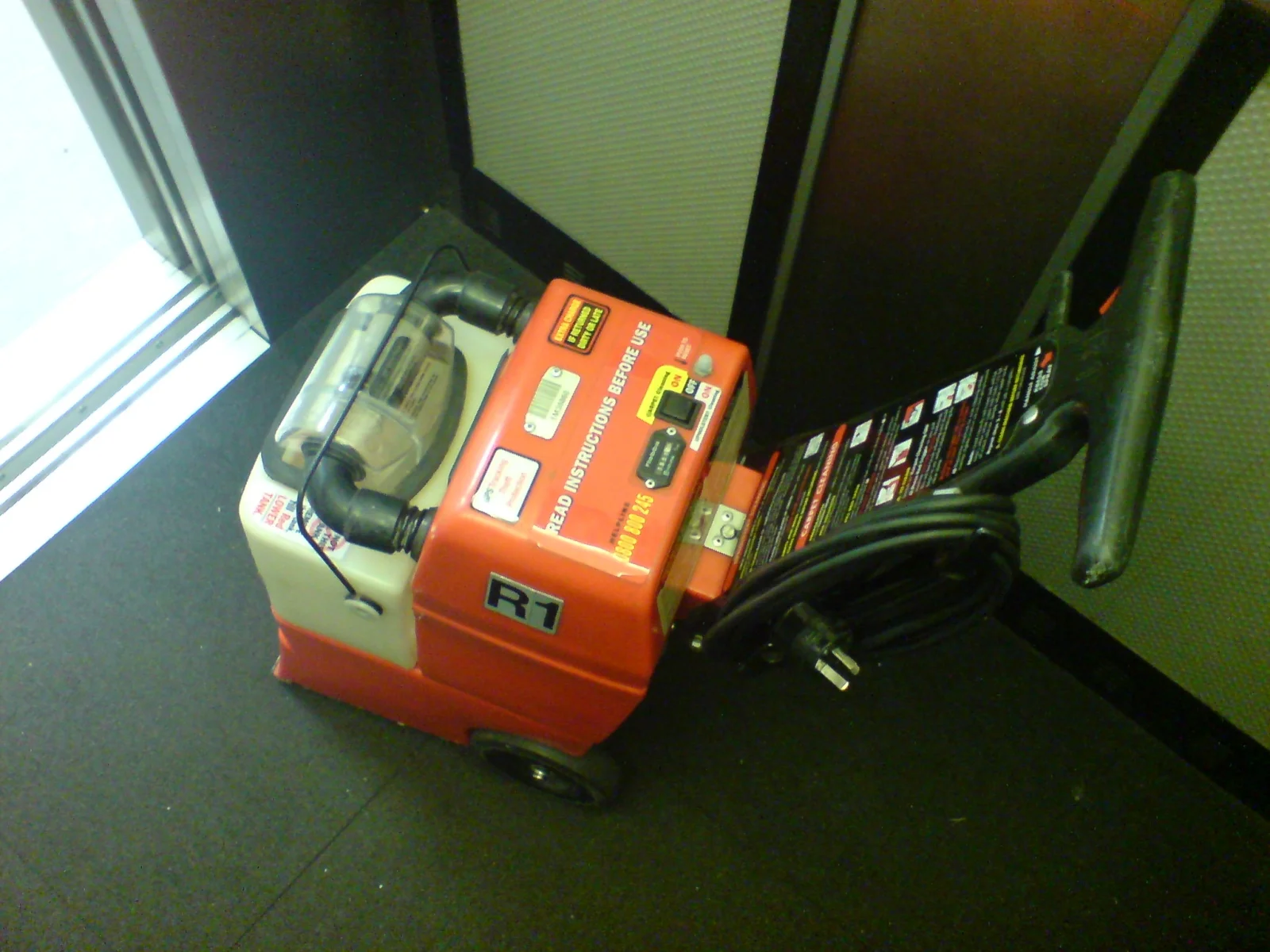 CarpetCleaningMachine.jpg