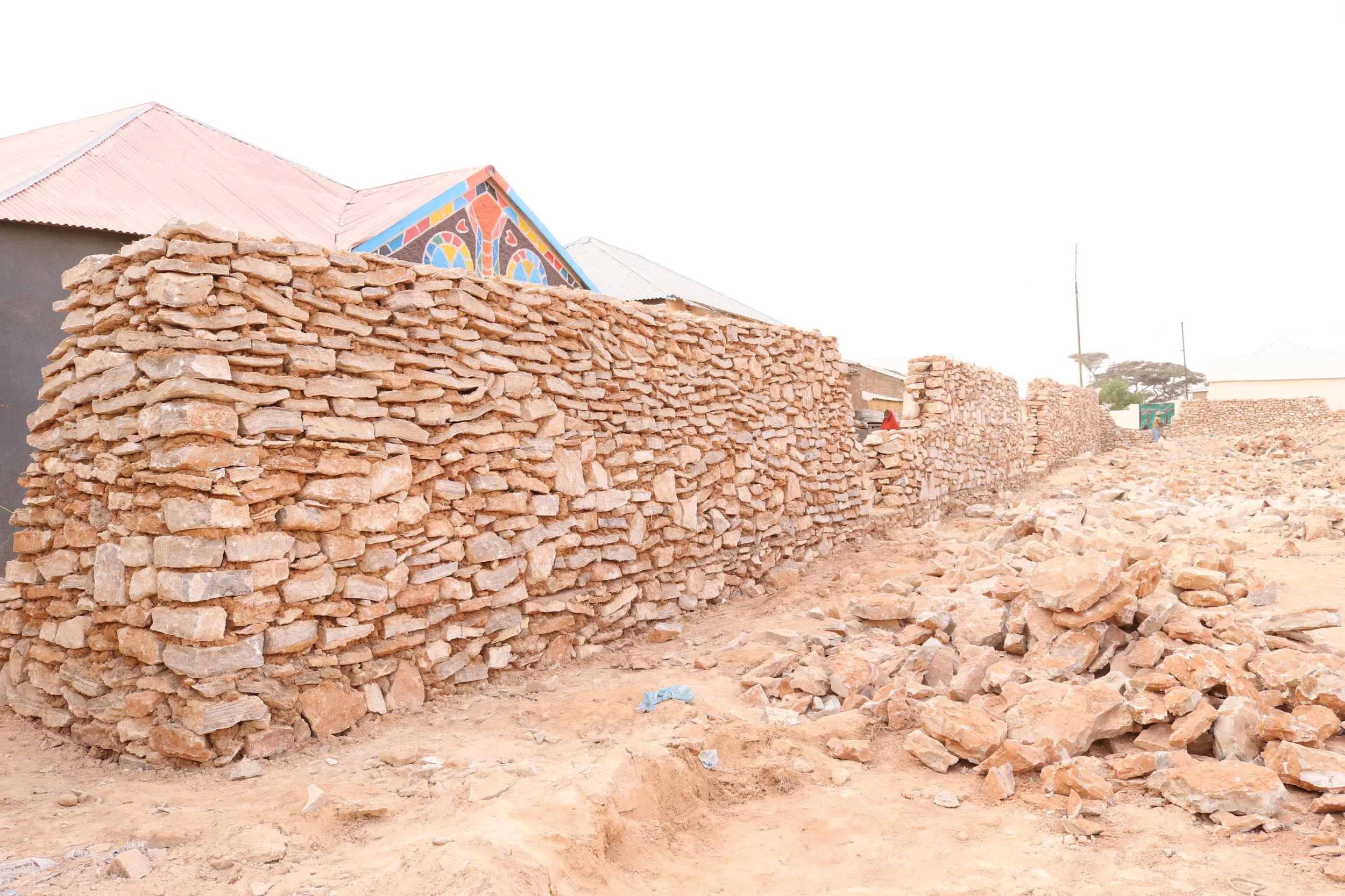 Las Anod's Abyan Primary School construction starts with a new wall!