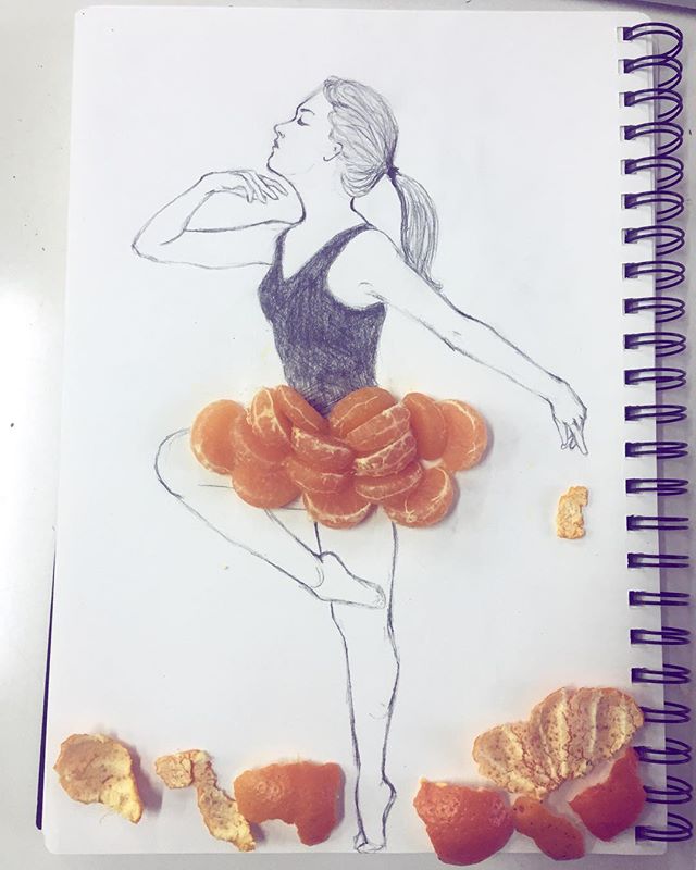 #31daysofdrawing
#day1
I realize the proportions are not quite right but it was fun experimenting with tangerines š #iszaf #art #drawing #mixedmedia #artist #illustration #tangerines #pencil #shenzhen #instadaily #instaart #instaartist #exploration
