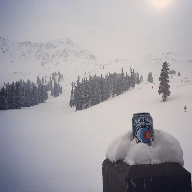 Powder dayz at @arapahoe_basin with an ice cold Mountain Standard by @odellbrewing #skunkcreekproductions