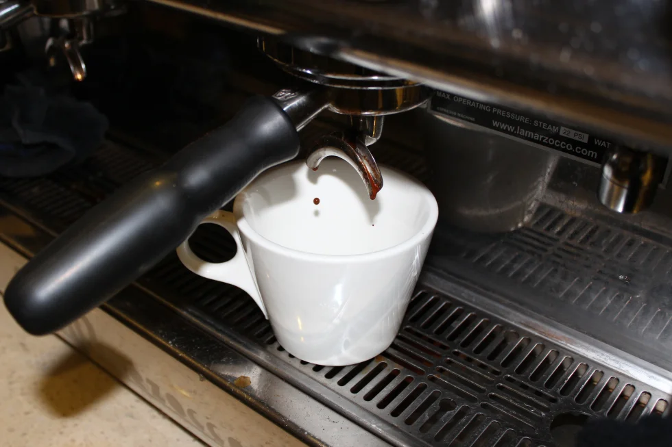 Coffee extraction starts out as drops…