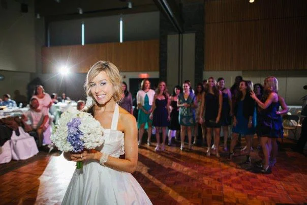 bouquet toss.jpg