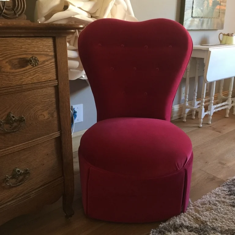 hot pink sweetheart chair 2.jpg