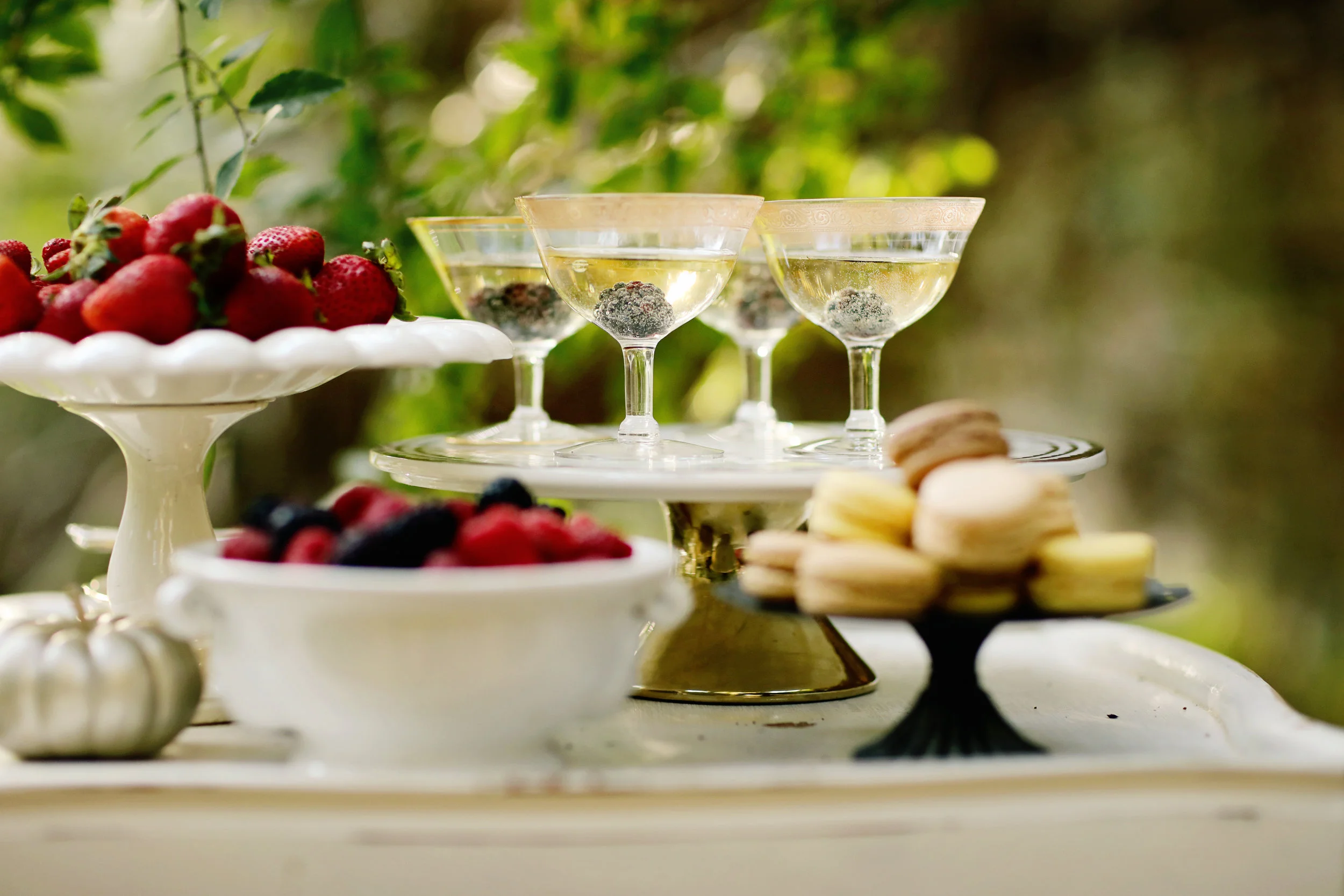Vintage gold rimmed goblets to rent for vintage wedding rentals.