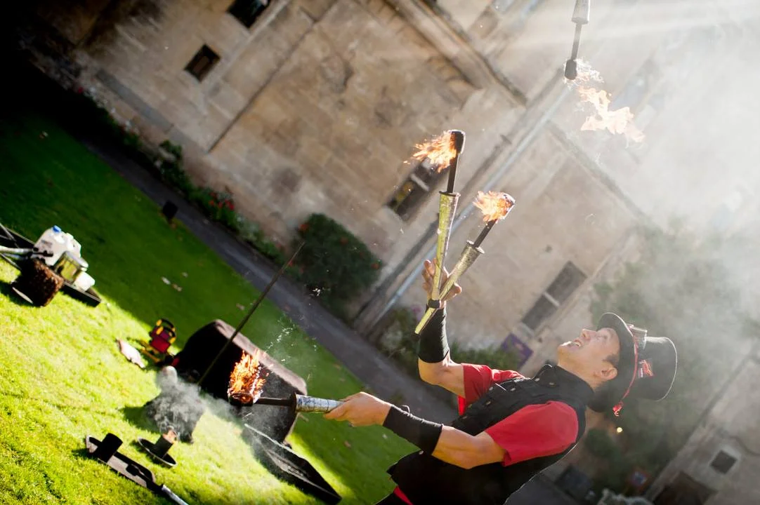 Thornbury Castle - Jugling Infurno