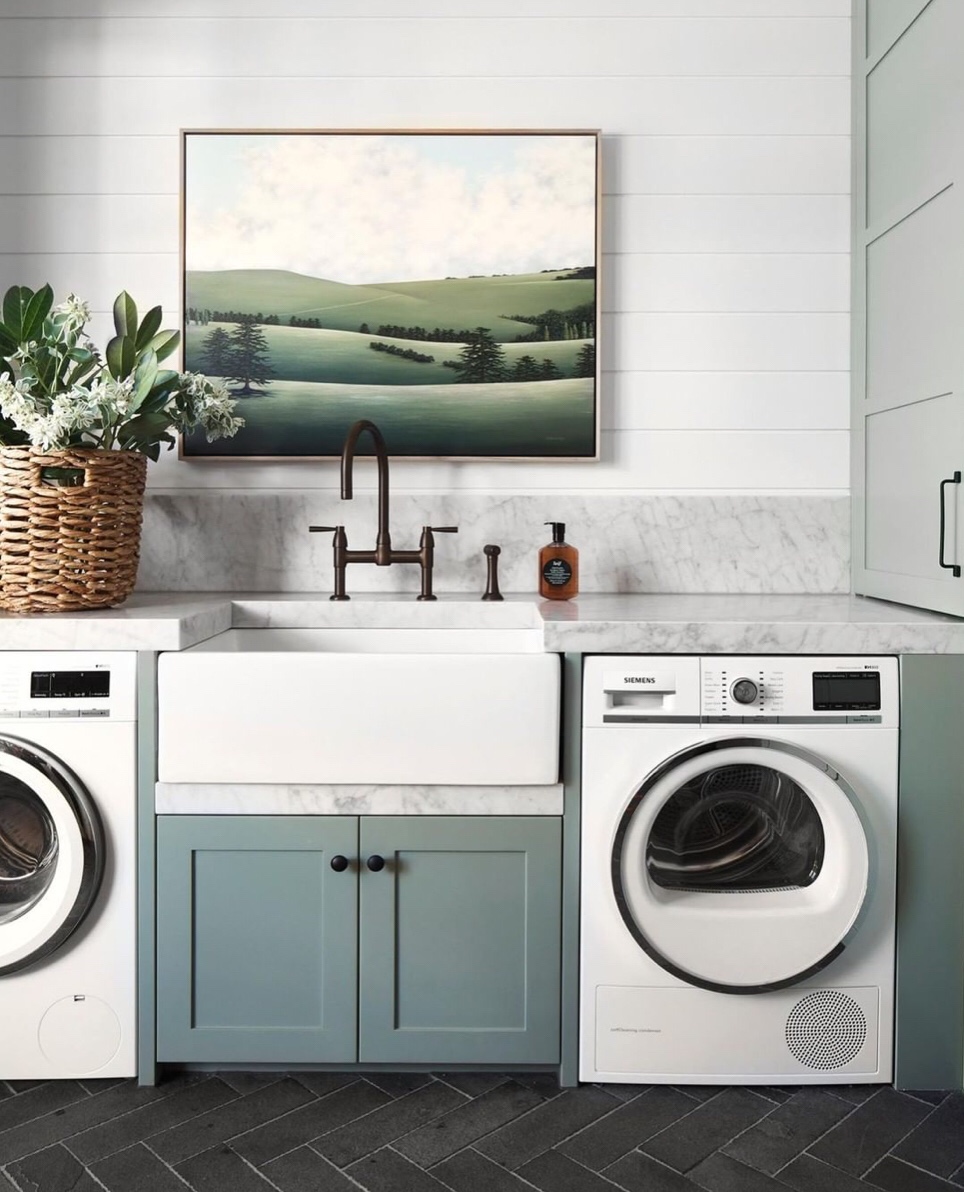 Photograph: @armellehabib Interior design: @katewalker_design Artwork: @debbiemackenzieartist Source: Australian House and Garden on Instagram