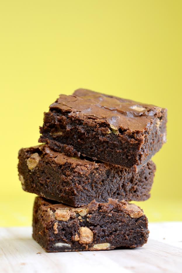BROWNIES FOR ALLSelection of chocolate brownies and blondies ... what's a blondie? Its a white chocolate brownie! As well as original brownies we have other flavours including salted caramel brownie, hazelnut brownie, maple and pecan blondie and lot…