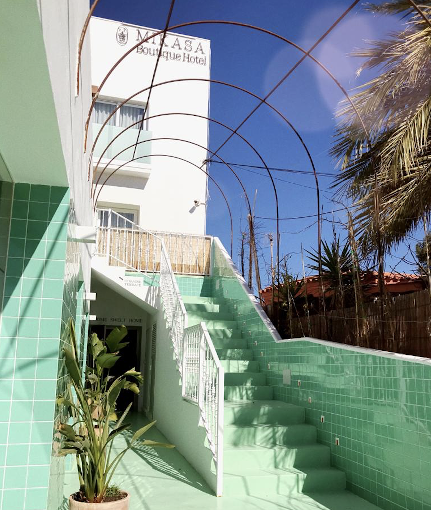 Image: @ sarahjanemaxine https://www.mikasaibiza.com