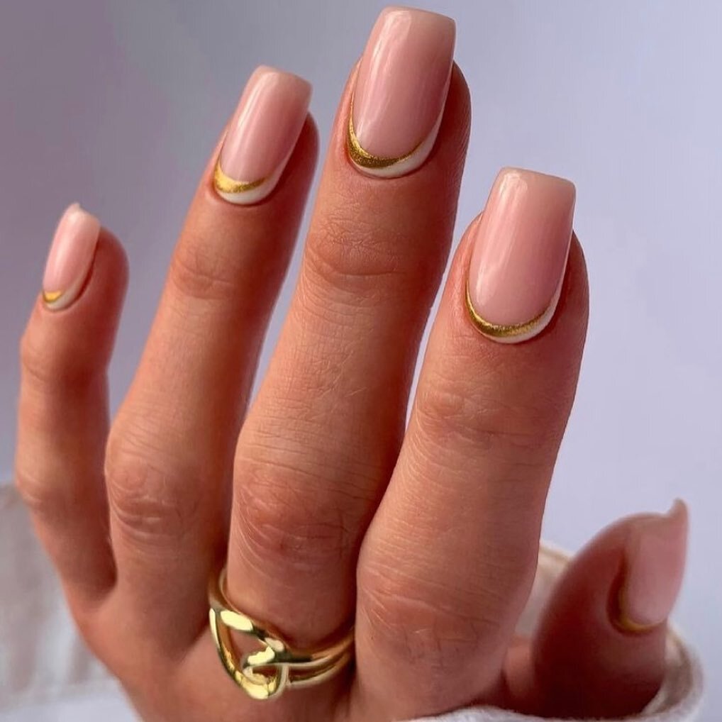 M A N I S ✨

1 or 2? 

Who cannot wait for the perfect Summer manicure?

Credit:
@aimeestokesbeauty
@stephanieyjanni_

#mismatchednails #pinknails #goldnails #frenchnails #simplenails #elegantnails #frenchtips #goldfrench #fashionnail #beautyofinsta 