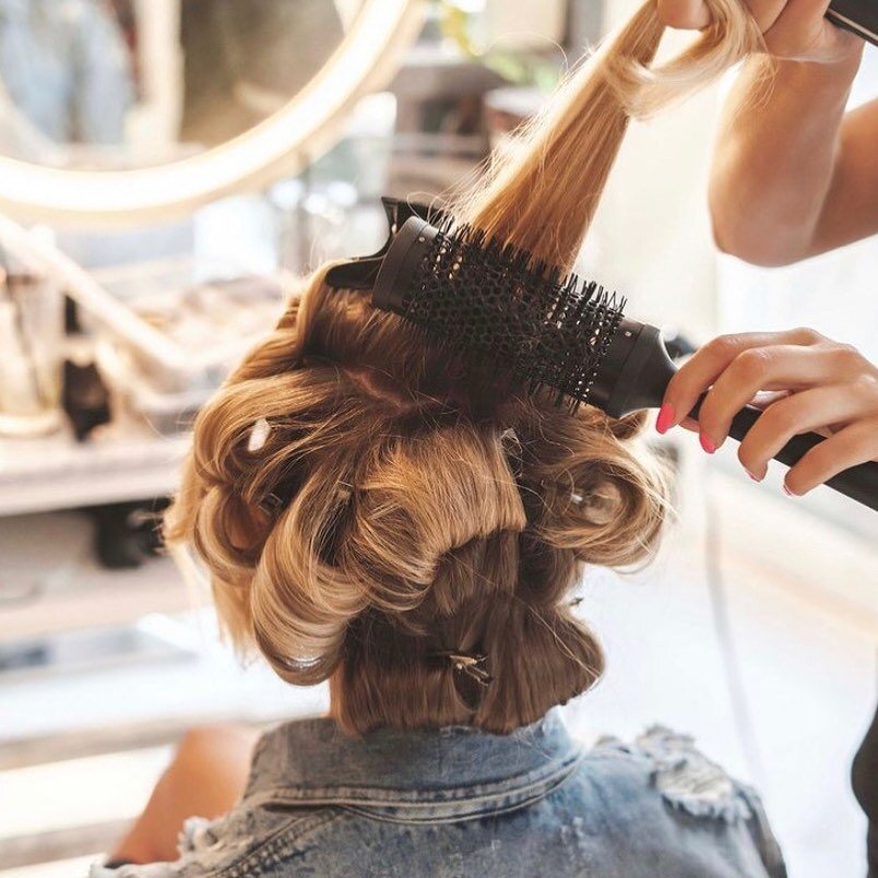 B O U N C E ✨

There is NO better feeling than that of a fresh salon bouncy blow dry. Soon we will be able to get you weekend ready!

Have you downloaded our new app? 🙏🏼✨ #blowoutibiza