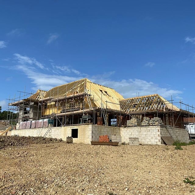 That&rsquo;s a wrap! Last hip formed and oak sprocket fitted on this delight of a house build.  #oakframedhouse #oak #frame #bespoke #roof #carpentry #firstfix #cutandpitch #housebuild #customerprovidedthebeers
