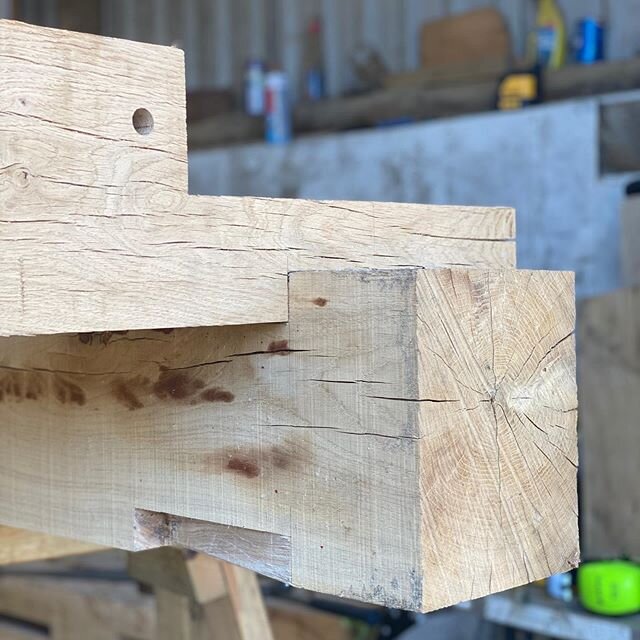 Double dovetail for the wall plate - tie beam - pole plate layout #oakframing #oakframe #framing #bespoke #dovetail #timberframe #traditionalcarpentry #mastercarpenters #ifitaintbrokedontfixit