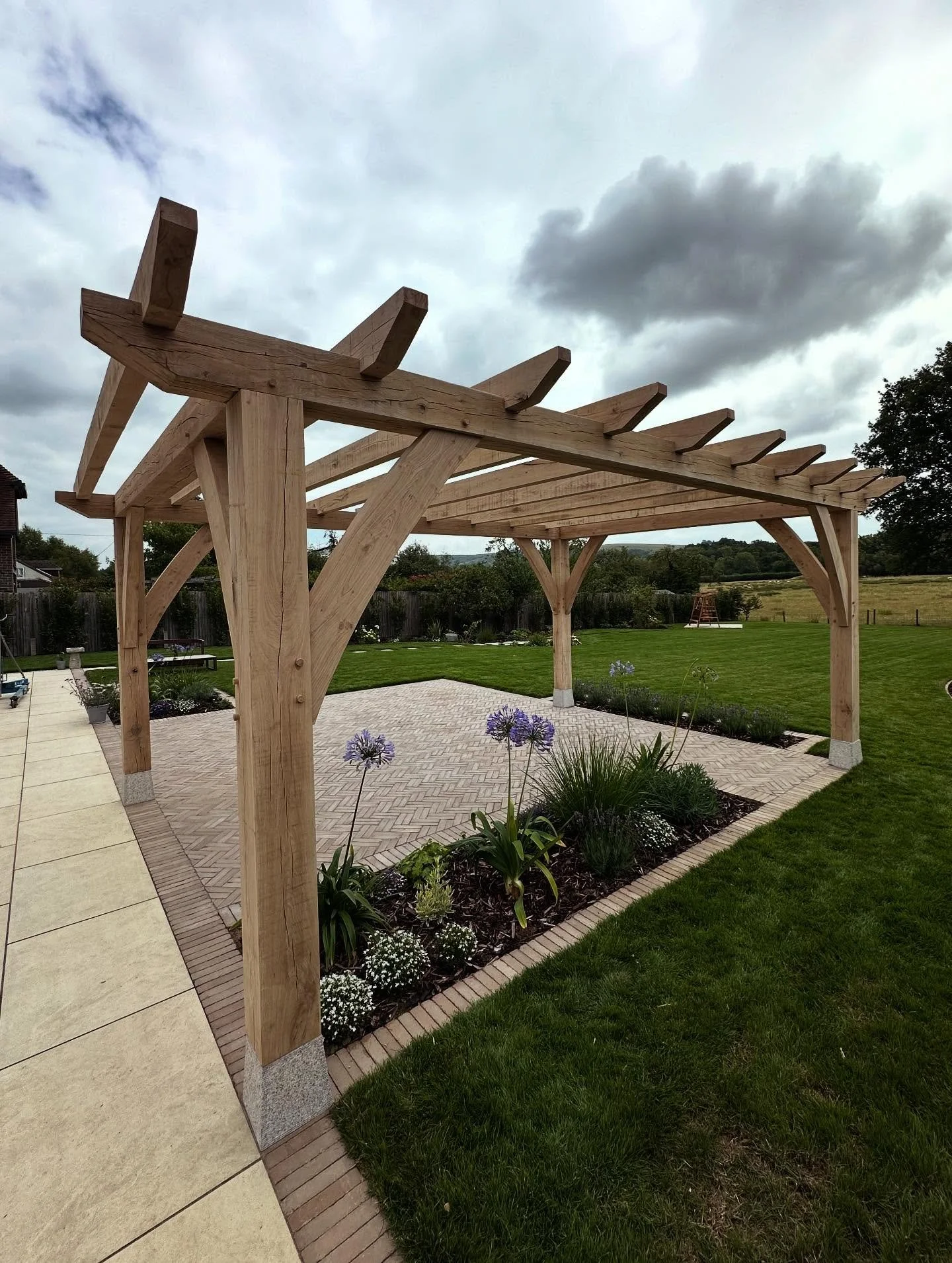 Boom! 
A statement piece to a beautifully designed garden. Clean and crisp. Hand-crafted with love. 
.
#oakpergola #oakframe #oakframedbuilding #handcrafted #gardendesign #designandbuild #mastercarpenter #beautifulgarden #loveyourwork