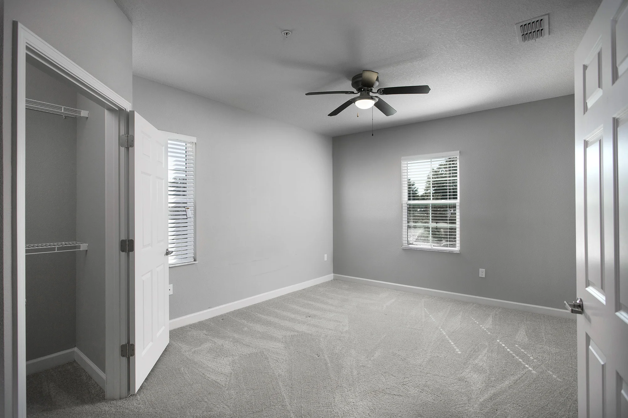 CharlestonEdge-Rental-Apartment-Brandon-Tampa-Florida-Pool-Bedrooms-Interior-3.jpg