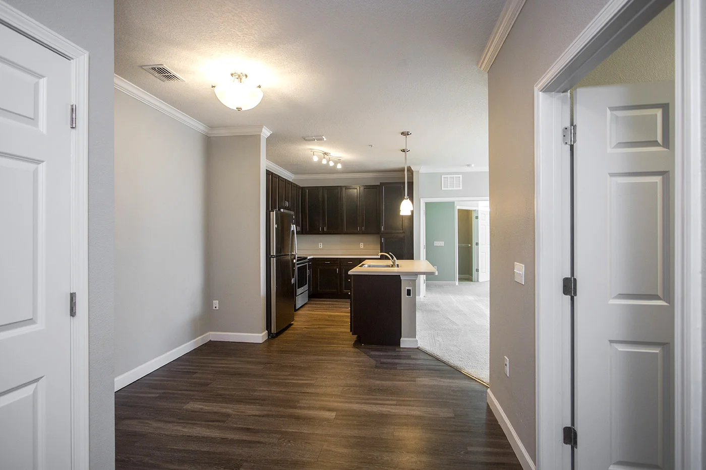 CharlestonEdge-Rental-Apartment-Brandon-Tampa-Florida-Pool-Bedrooms-Interior-7.jpg