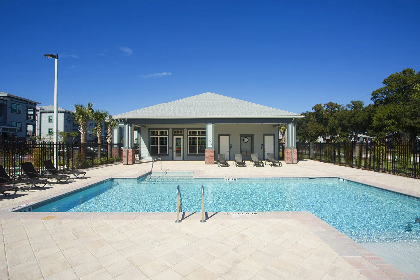 CharlestonEdge-Rental-Apartment-Brandon-Tampa-Florida-Pool-Bedrooms-Pets-Pool-4.jpg