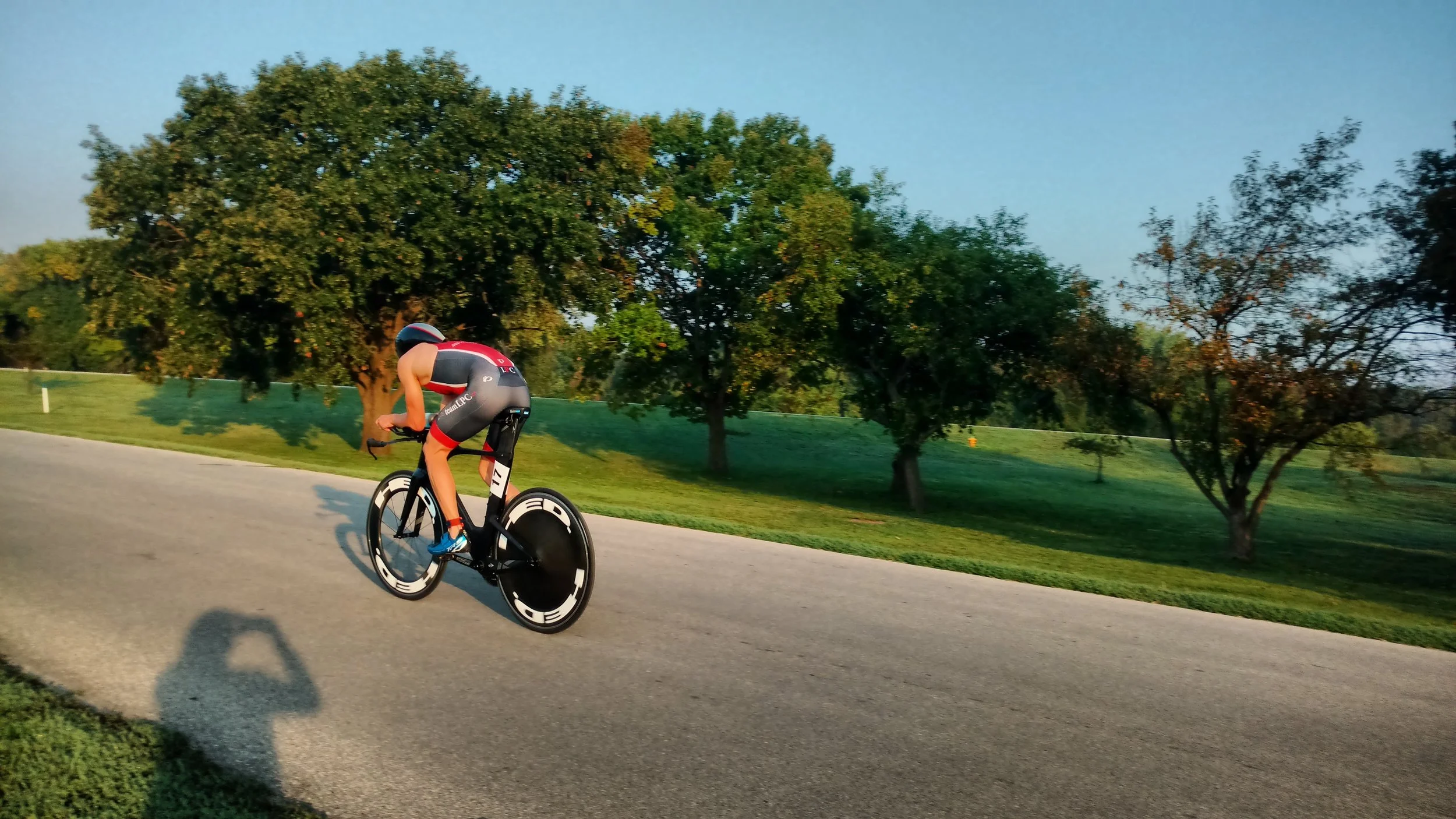I spent the whole bike ride in no man's land chasing the leaders until the final 2km. Rode over 45km/h on the flat and fast course.