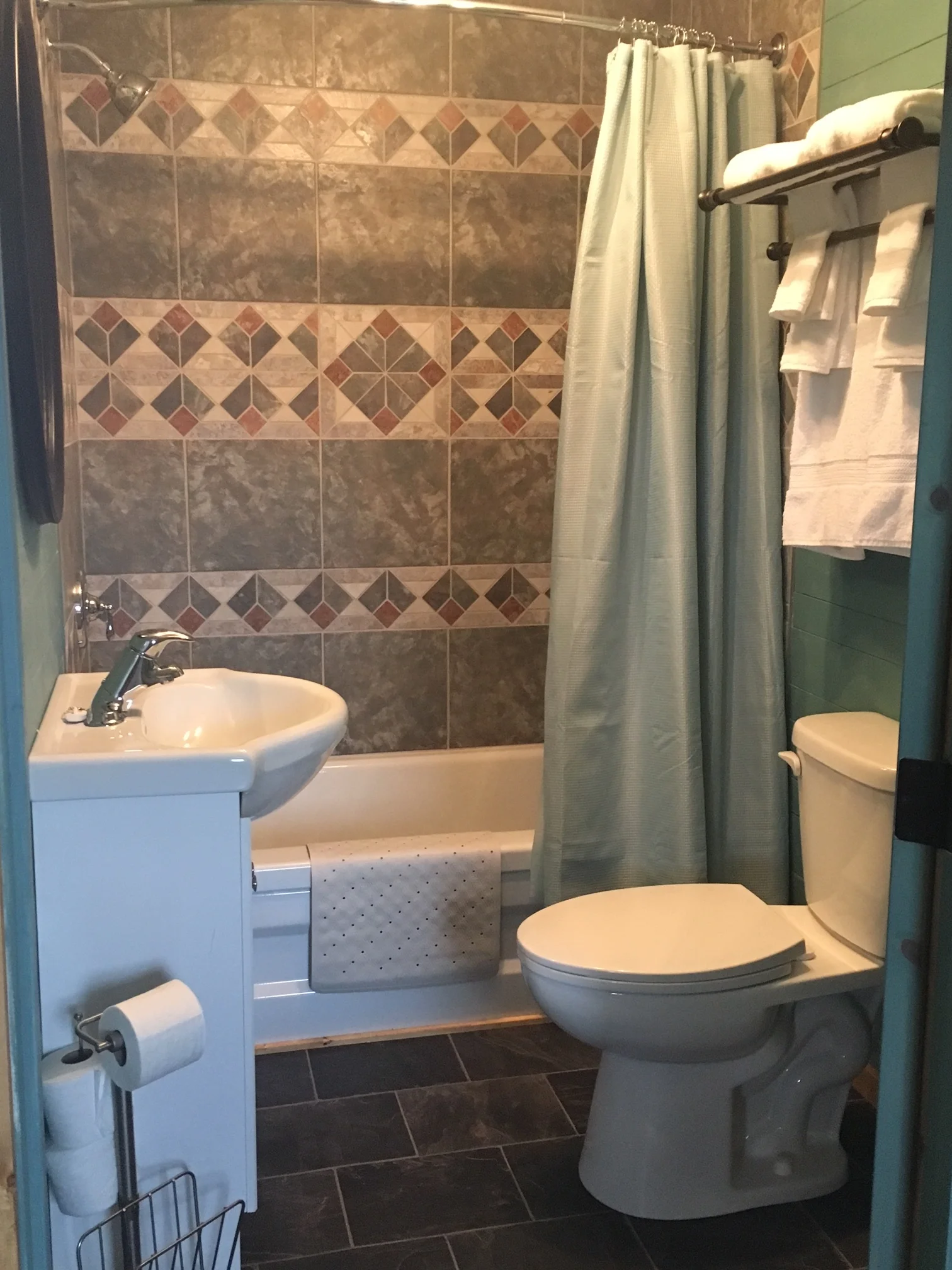 Whispering Wind Cove Cottages and RV Park