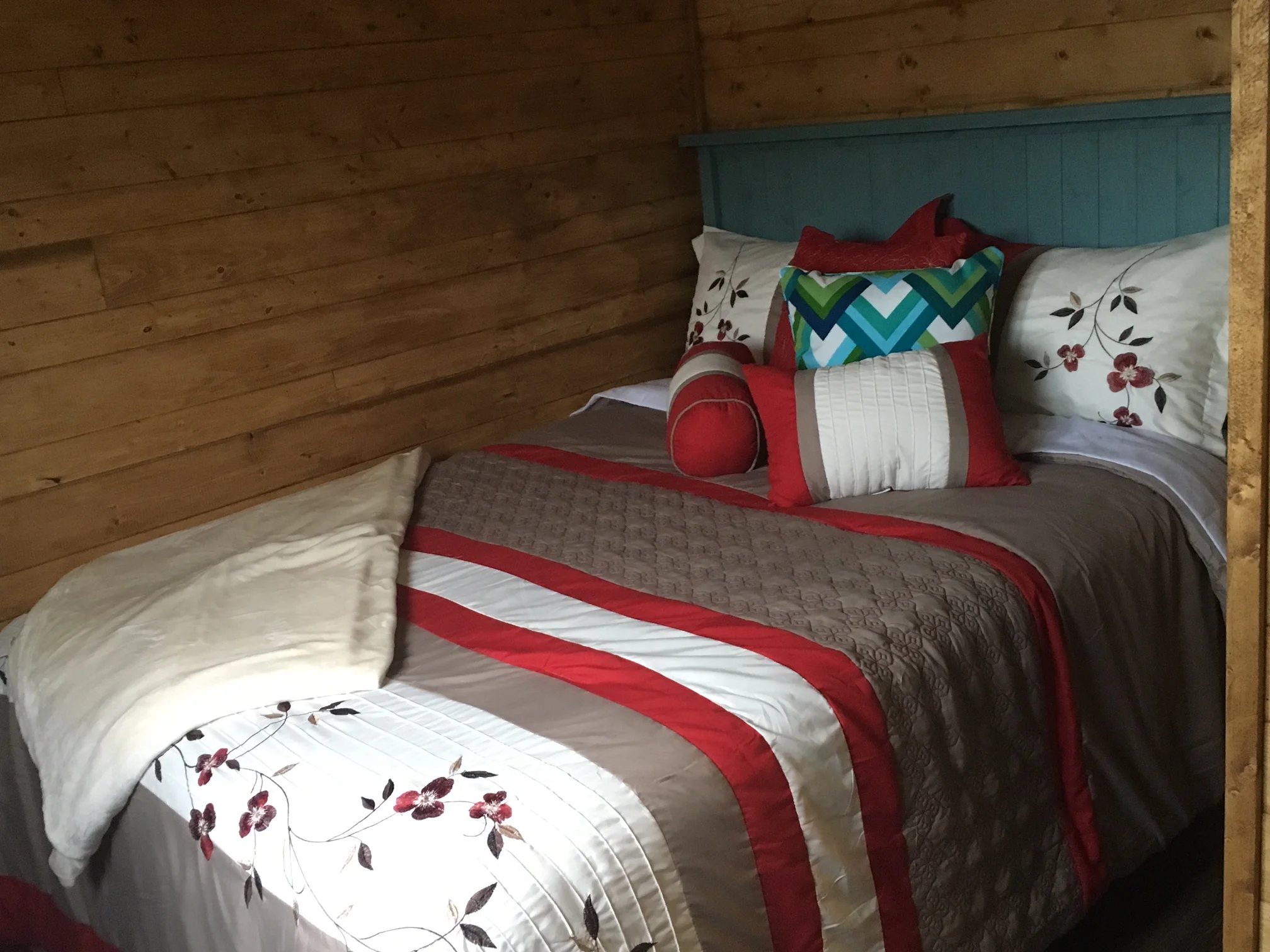 Whispering Wind Cove Cottages and RV Park