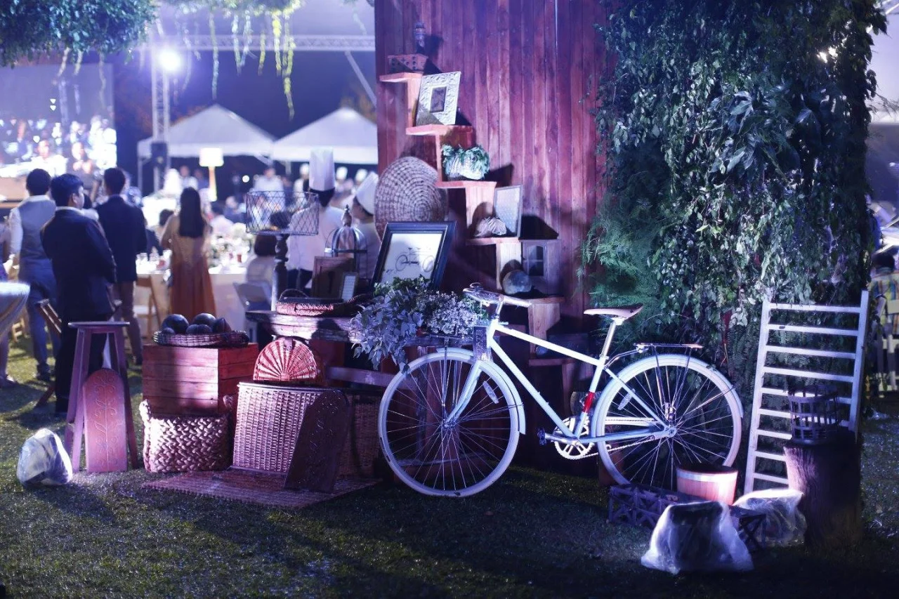 We chose not to have a photobooth but to have a photo wall, instead. What a spectacular job Julienne Styling did - look at that detail! <3