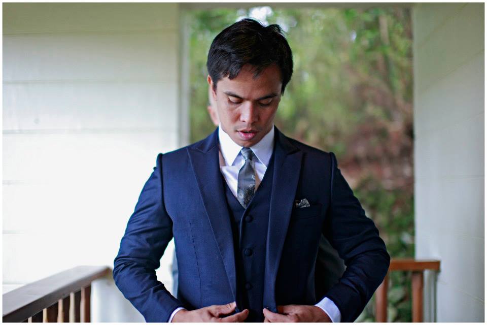 Joey looked very dapper in his Francis Libiran suit for the garden ceremony. <3