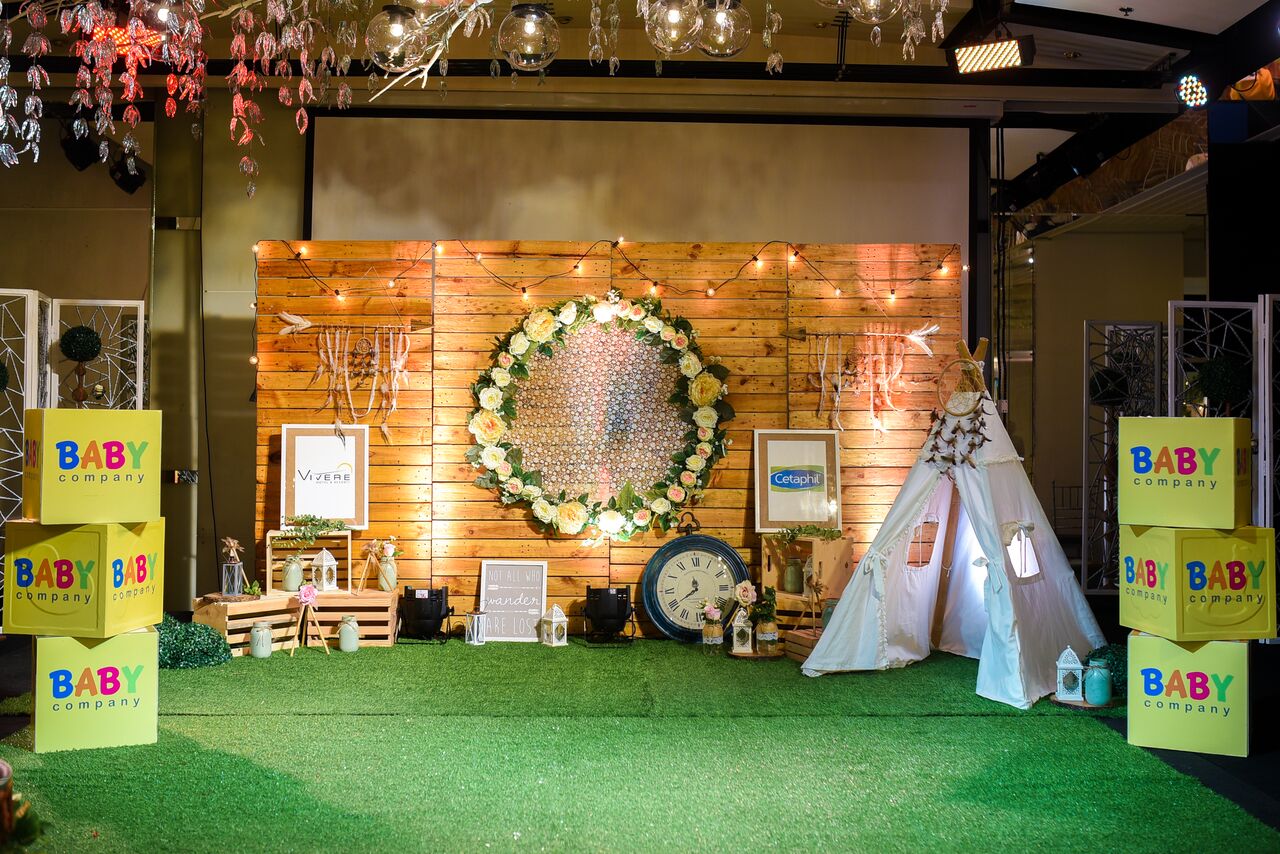 Clap, clap, clap for the amazing styling, DM Events!!