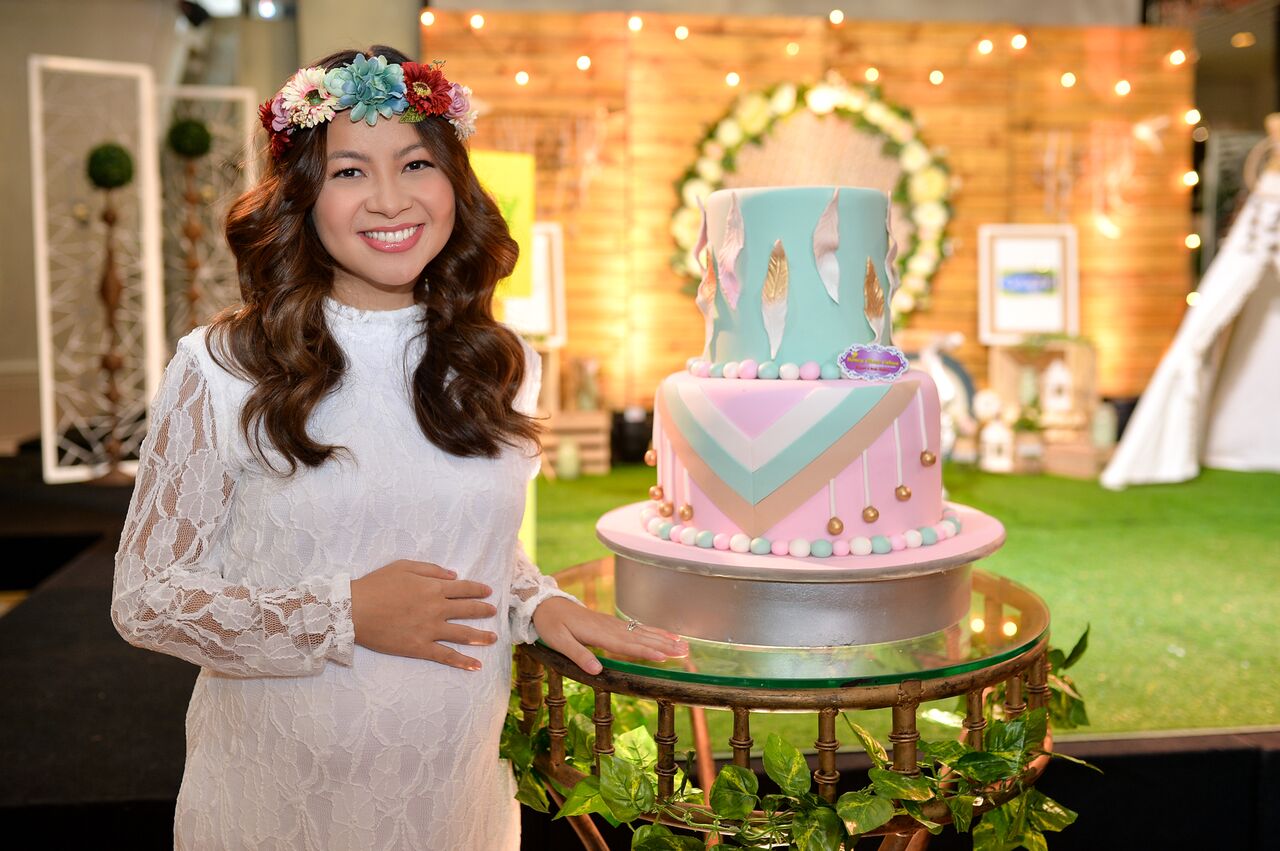 This super cute cake from Honey Glaze Cakes! <3