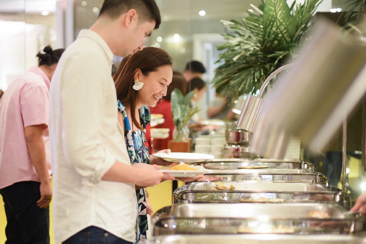 Our friends Patrick and Patty Filart enjoying the spread. Enumerating the dishes now and remembering the two scoops of ice cream I had - I want to go back to September 2 and eat and eat again, haha!