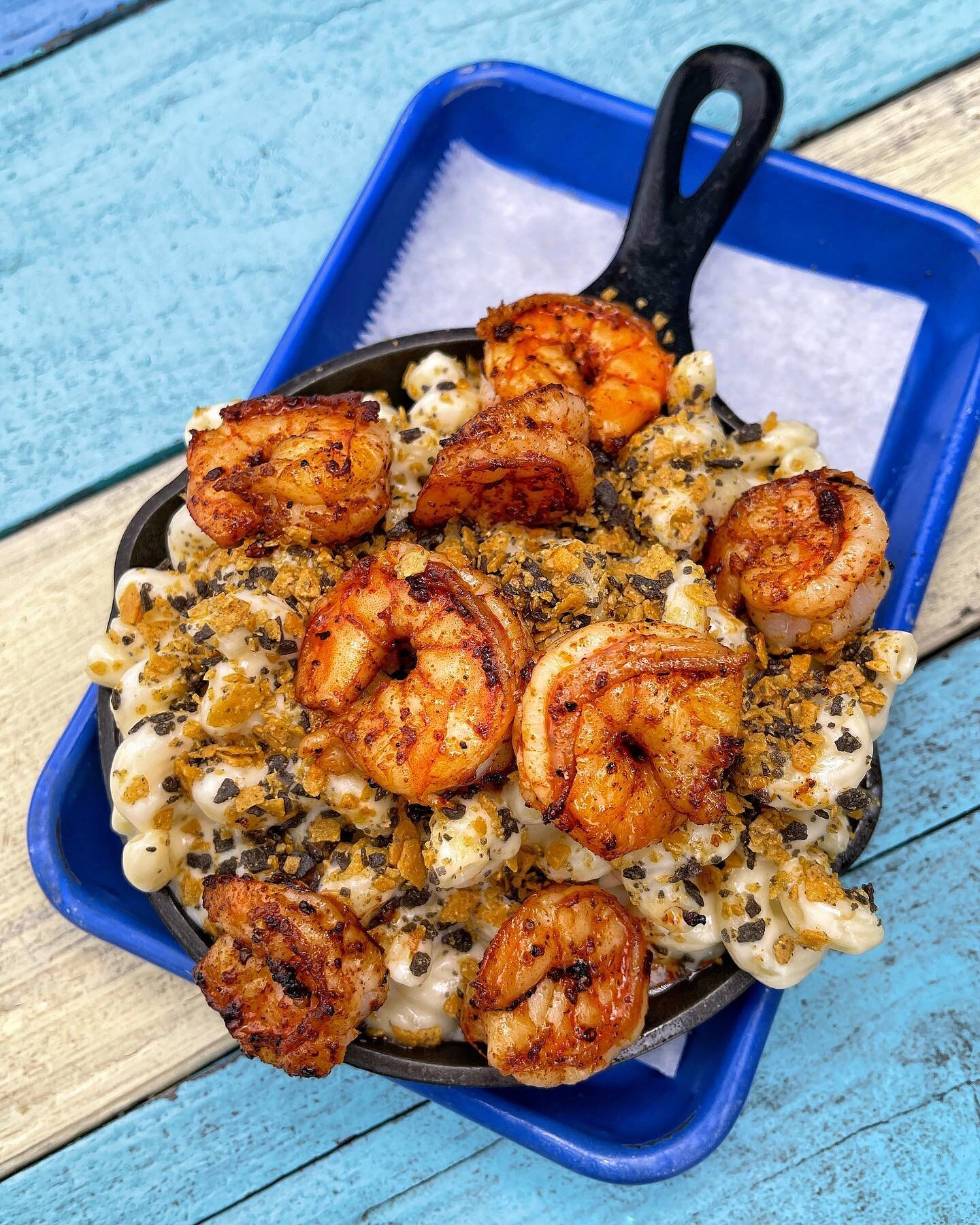 Lets kill it with this Mac 🧀 Cheese Skillet topped with our Fresh Shrimp 🍤

🌯Don&rsquo;t forget to send us your application, we are hiring🌮

Chow down with us all Week long❗️🎉 

#NEWWAVE #Huntington #longisland