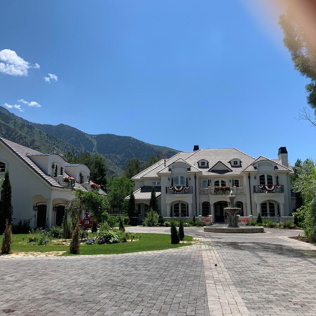 Here's a &quot;little&quot; house and we cleaned this week in the Dimple Dell area.  Not too shabby! 😅#windowcleaners #slcbusiness #dimpledell #utahbusiness #utahhomes