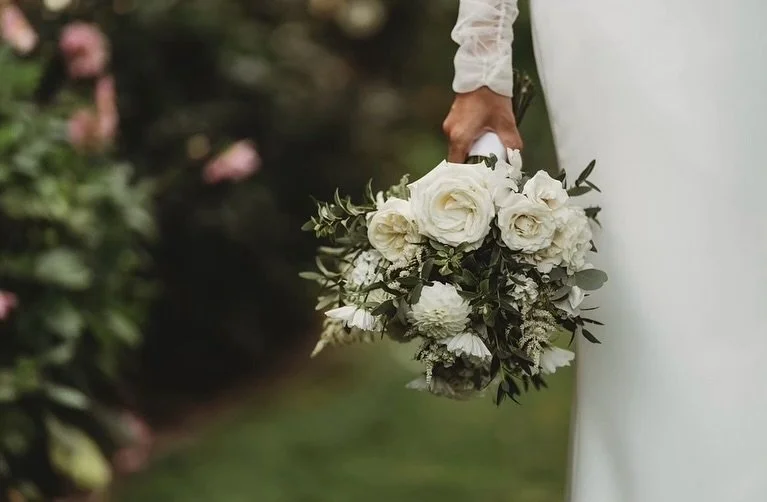 The most gorgeous photos of Amy &amp; Anthony&rsquo;s wedding by @mattwingphoto 📷

@blakehallweddings
@makeupbysian
@tonykroberts
@trulymadlyfilms
@lovelighters
@haloandwrenbridal
@chosenbykyha
@anthony_formalwear