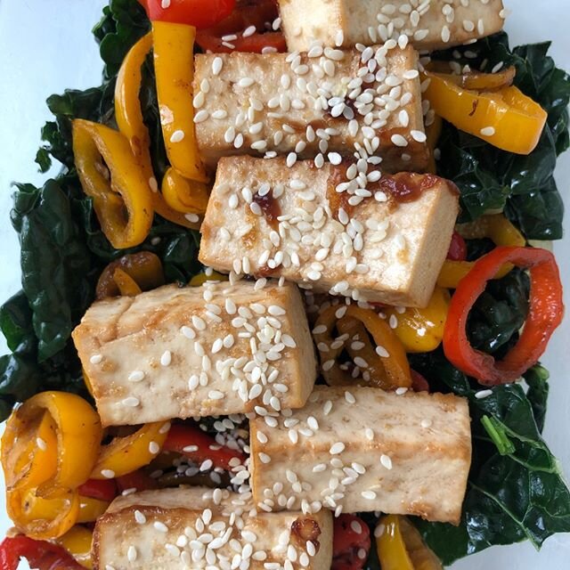 It&rsquo;s never a bad time for some sesame baked tofu, saut&eacute;ed baby peppers, and braised kale. Never! #protein #vegan #personalchef #sesame #plantbasedfood #eatplants #tofu #kale