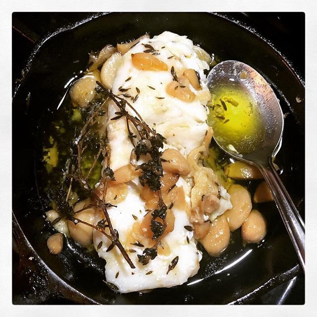 I knew that jar of olive oil poached garlic would come in handy. Slowly braised some cod in that golden garlic-infused potion. Real good:) #stayathomechef #garlic #mediterraneandiet #oliveoil #eattolive #personalchef #cookingclasses #simplefood #cod 