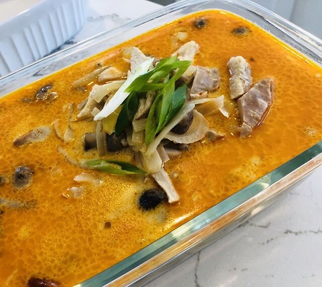 Kadejan chicken, coconut, mushroom red curry soup. Ghaaaaa! #kadejanfarms #minnesotagrown #chefmode #coconut #redcurry #thaiflavors #eatrealfood #supportlocalfarmers #foodgasm #delish #curry #lunch #dinner #goodfood #minneapolisfoodies #eeeeeeats #sp