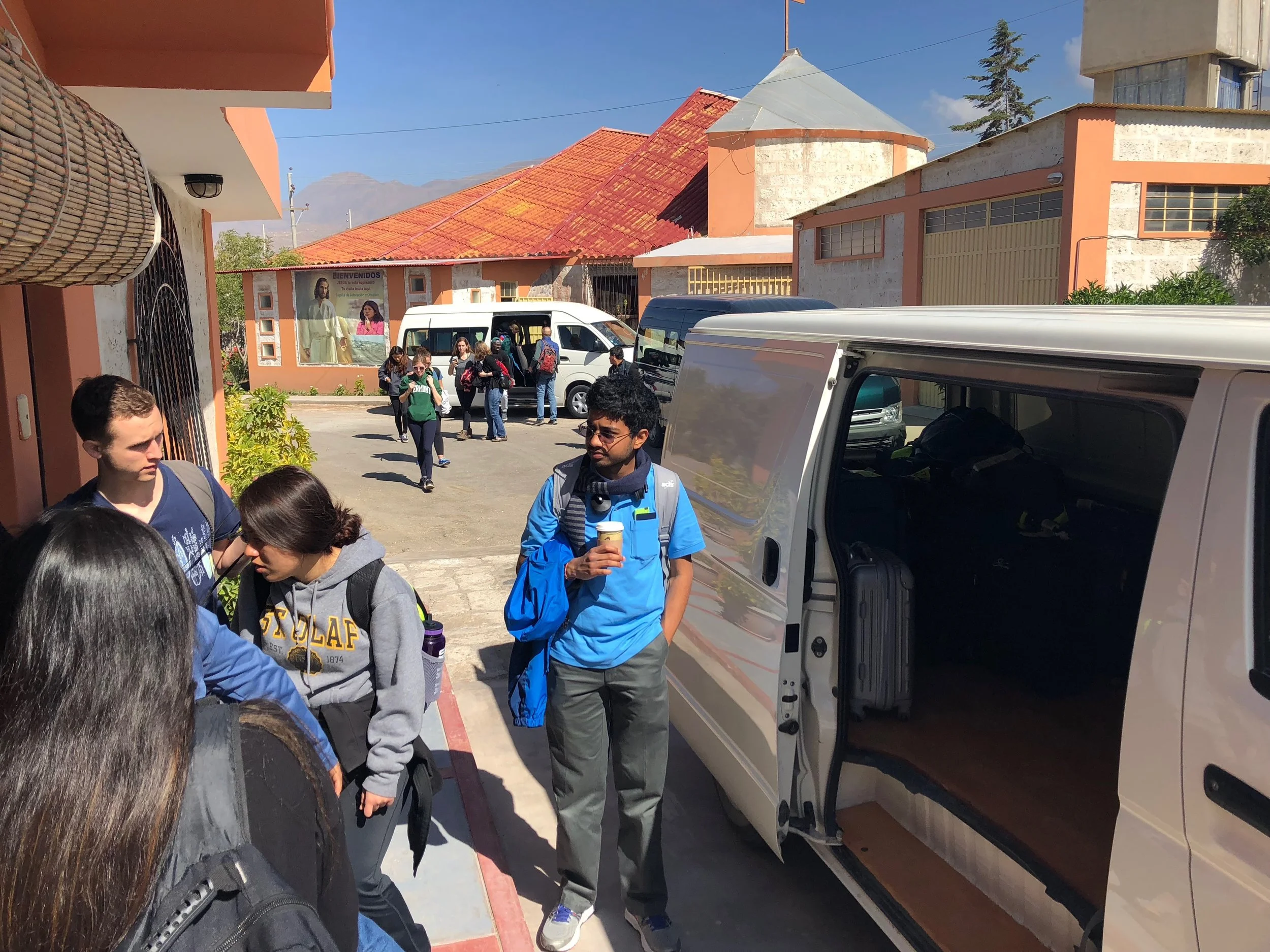 The group arriving at the volunteer house at the Alto Cayma mission
