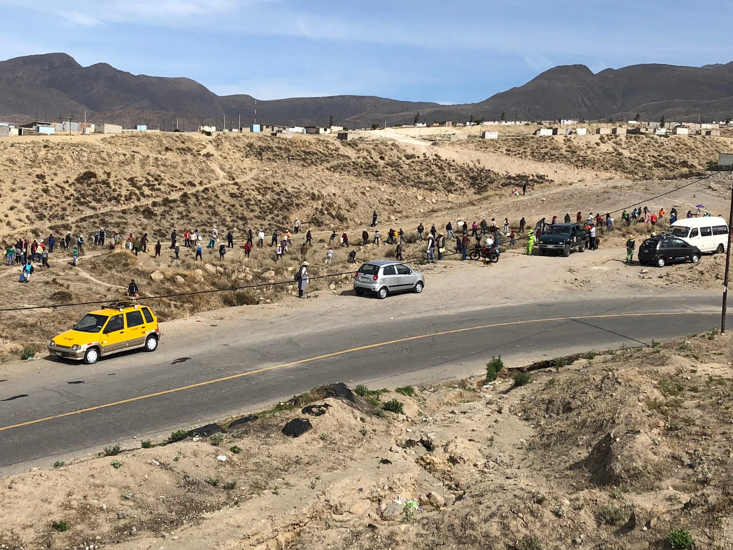The people of "Los Pioneros" settlement doing a "Faena" (community work) cleaning and planting trees in a "quebrada" (ravine).