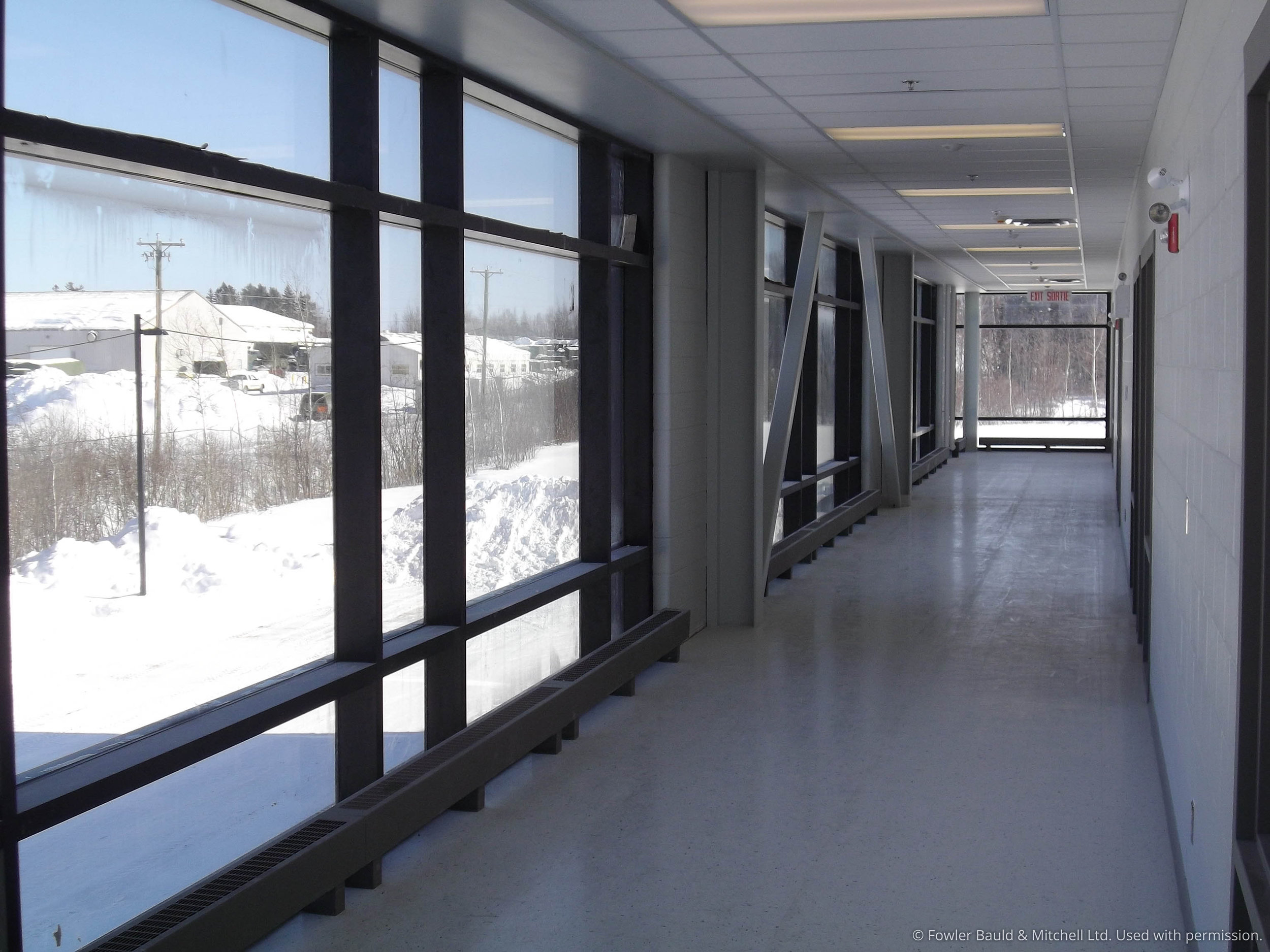 Generous daylight is provided to the corridors serving the classrooms.