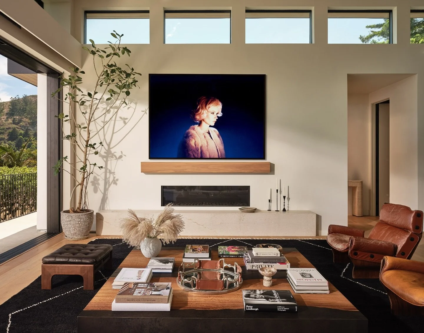 In the Sausalito residence, the living room was designed to feel open, grounded, and connected to the landscape beyond.

Layered natural materials and thoughtful detailing allows the rest of the home and interior to move seamlessly together. Warm woo