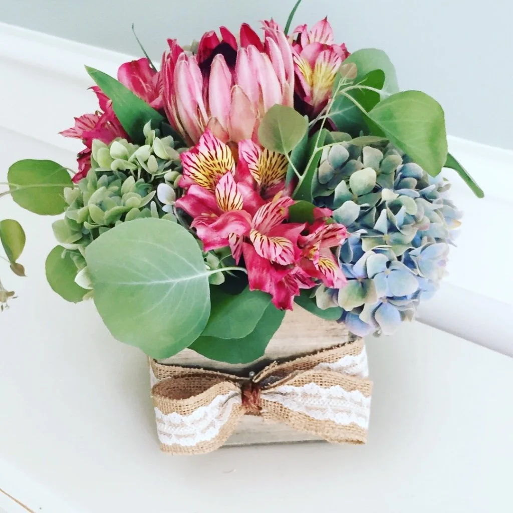 Pinks_blue_hydrangea_spring_summer centerpieces.jpeg