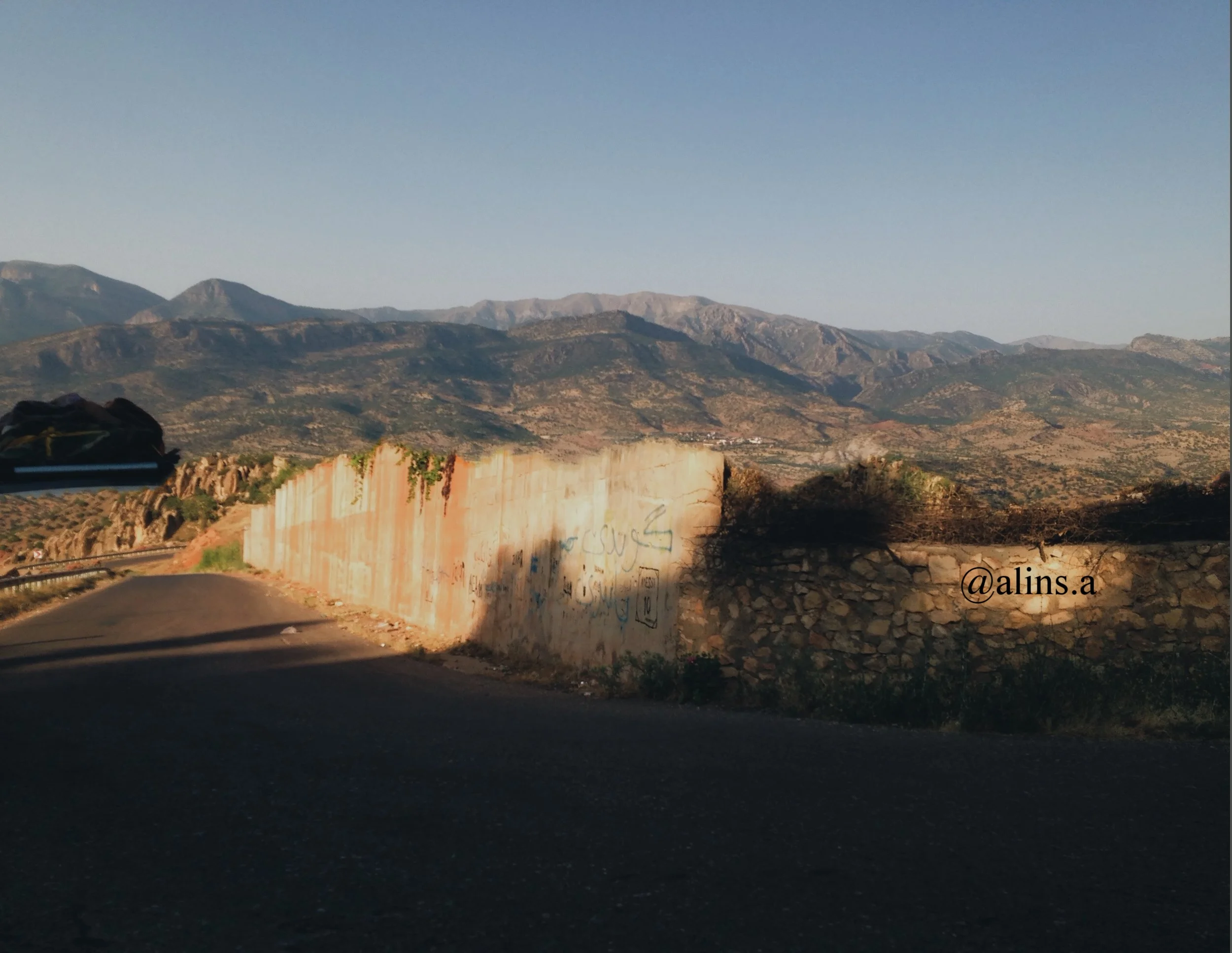 Lufêt Babîrya; the road that reaches the top of the mountain with its concrete walls