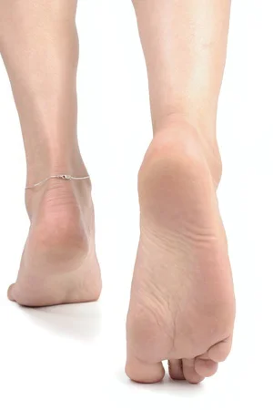 8736511_S_Feet_Walking_.jpg