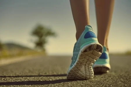 44875714_S_Feet_Shoe_Sneakers_Walking_Road.jpg