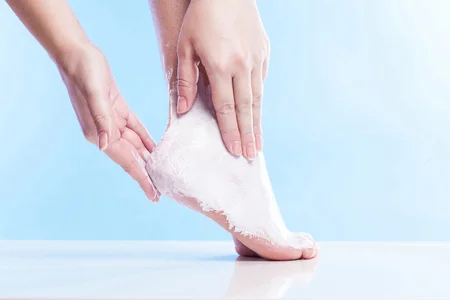 61481209_S_moisturize_foot_cream_calluses_lotion.jpg