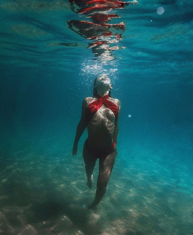 beneath the surface 🧜🏽&zwj;♀️🌊 @ayla_woodruff