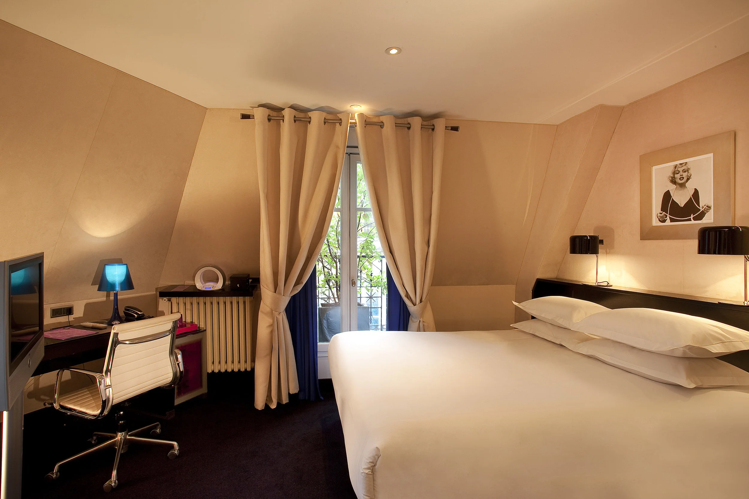 Hotel "Mon hotel" Rue d'Argentine Paris XVI France