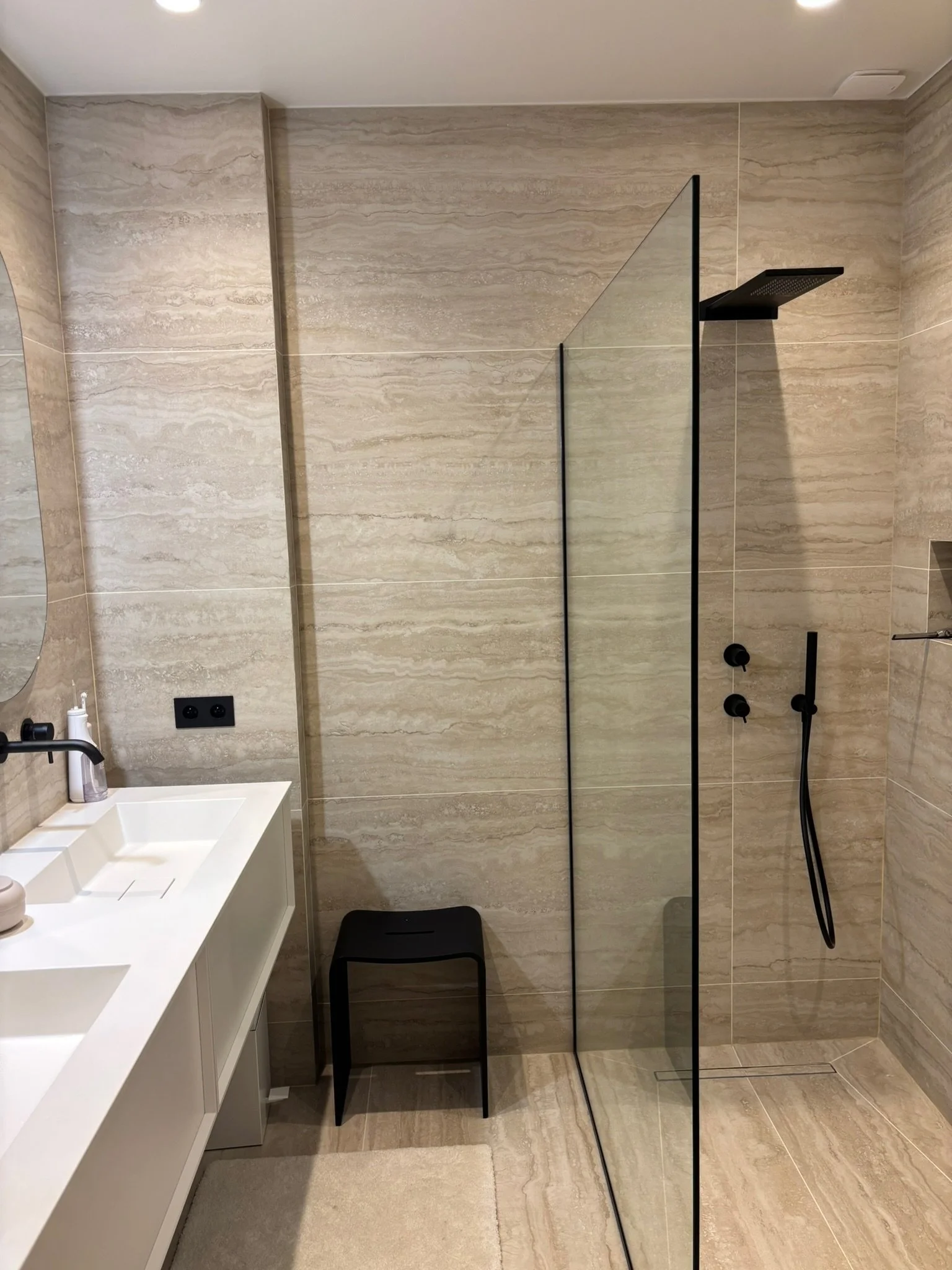 projet-flandrin-salle-de-bain-design-mineral.jpeg