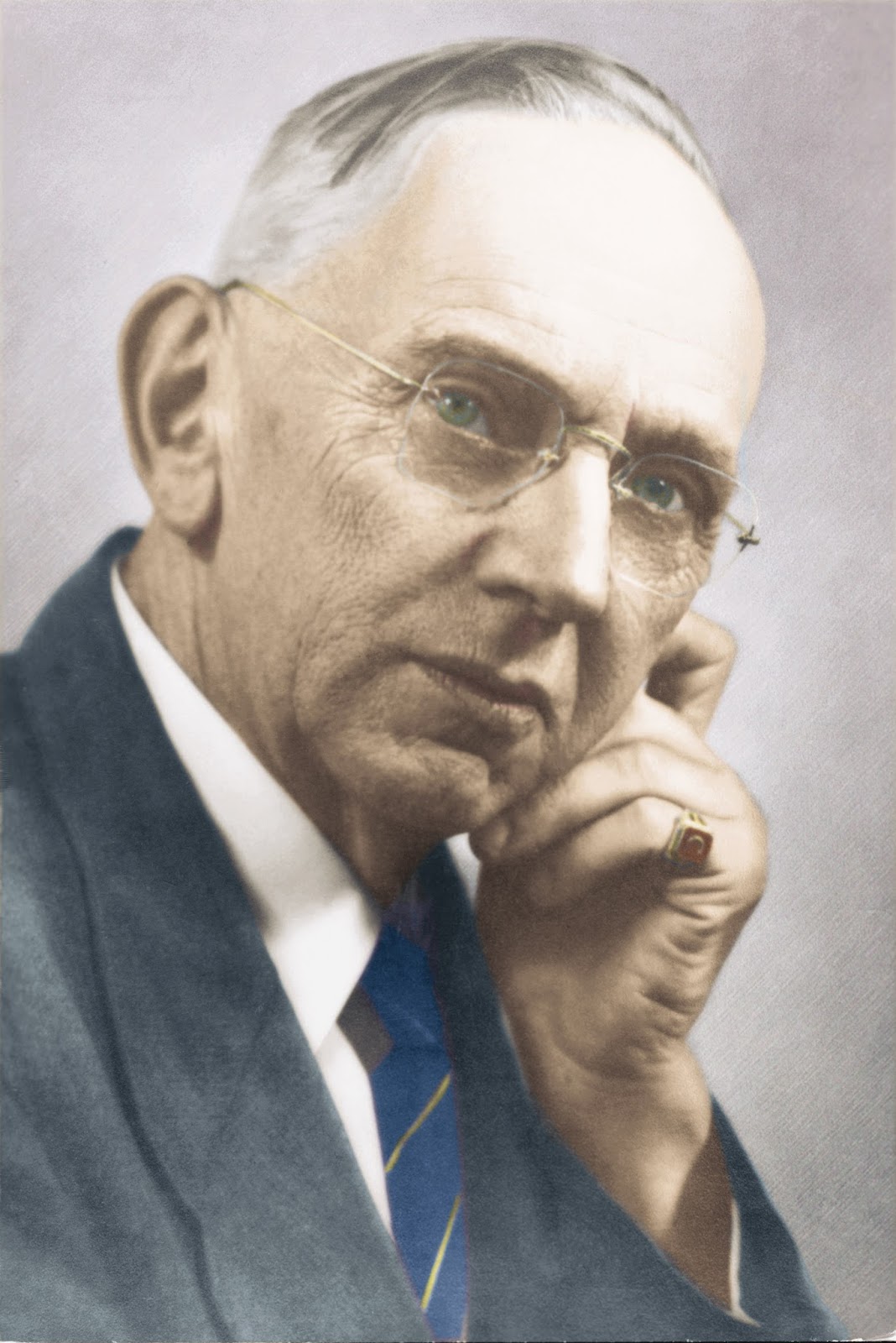 Edgar_Cayce_1943.jpg