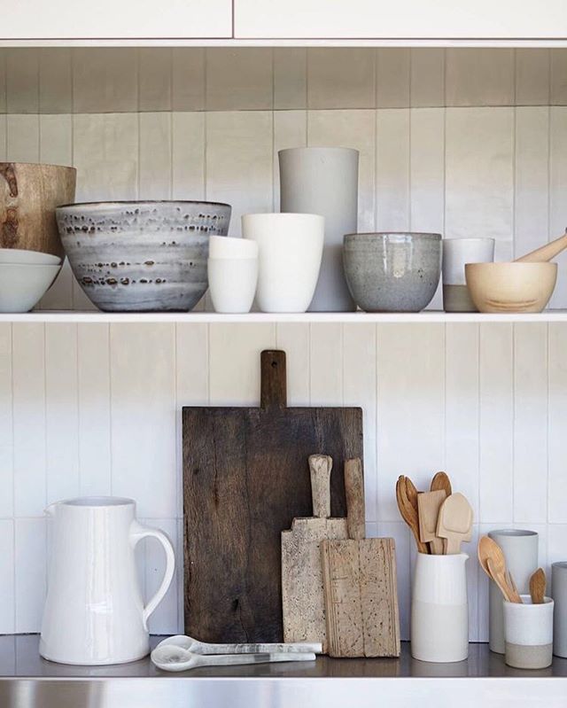 Shelfie Styling on point👌🏻. #shelfie
.
.
.
.
.
#designdetails #simplystyleyourspace #interiordesignmoments #designisinthedetails #detailsmatter #mondayvibes #mondaymood #mondaymotivation #happymonday #motivationmonday #interiorinspiration #instamotivation #OCInteriorDesigner #OrangeCountyHomes #OCHomes #Interior123 #CurrentSituation #OCHomes #OCInteriors #OCInteriorDesigner #OrangeCountyInteriorDesigner #studioDMM #StyleatHome #OrangeCountyHomes #HomeDecor #HomeDesign #InstaDecor #CurrentDesignSituation