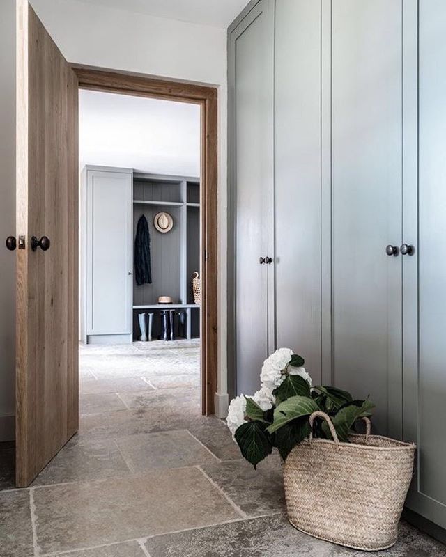 “Boot Room” at a country house in Oxfordshire. Yes. Please. ❤️
@louiseholtdesign .
.
.
.
.
.
.
#OCInteriorDesigner #OrangeCountyHomes #OCHomes #Interior123 #CurrentSituation #pursuepretty #liveauthentic #thatsdarling #smpliving #homedecor #instadecor #instadesign #flashesofdelight #interiordesign #interiors #interiordesigner #homestyling #homestyling #finditstyleit #inthedetails #currentdesignsituation #homestyle #passion4interior #interior4you #finditliveit #inspire_me_home_decor #interior4all #interior2you #interior4you1